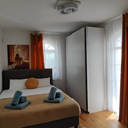 Vila Mona Mia Villa *